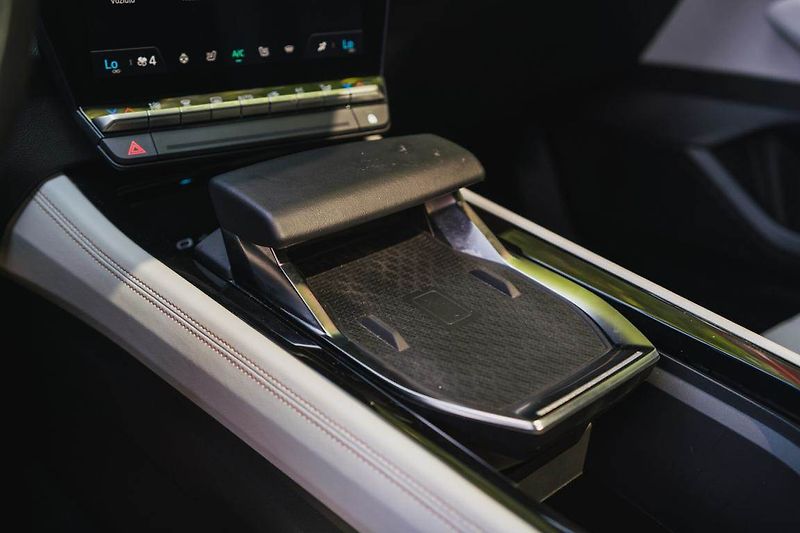 Renault Espace (2023) E-Tech FHEV 200 - fotka 29 z 33