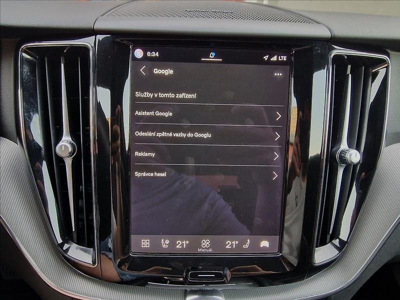 Volvo XC60 B5 184kW Plus Dark Auto,1.Maj - fotka 32 z 50