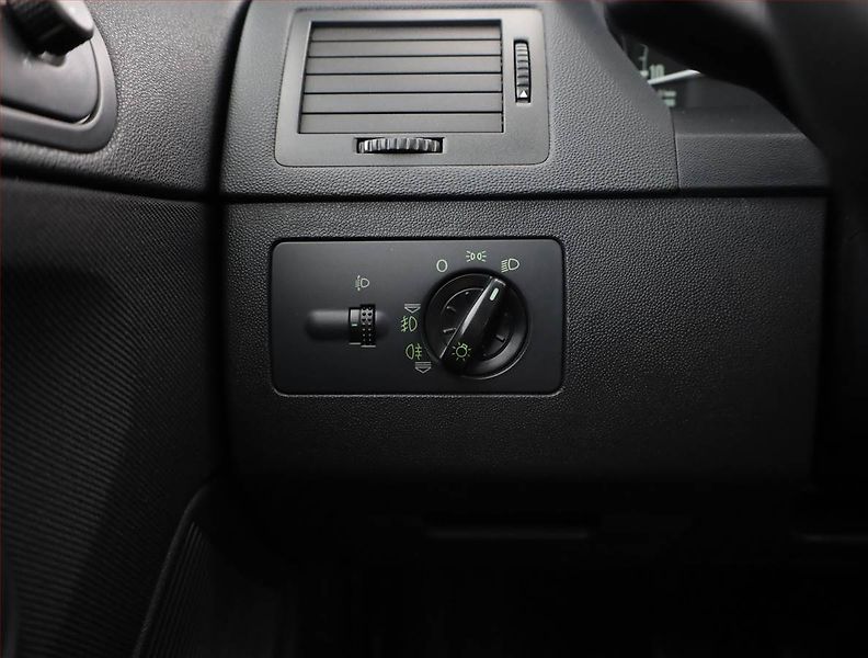 Škoda Fabia (2004) 1.2 12V, nová STK, CZ doklady - fotka 11 z 13