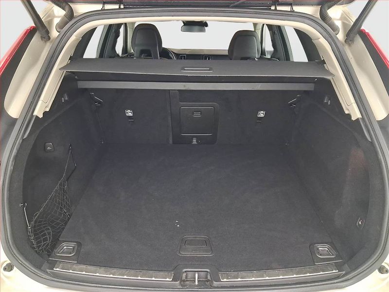 Volvo XC60 (2018) Momentum D4 - fotka 14 z 16