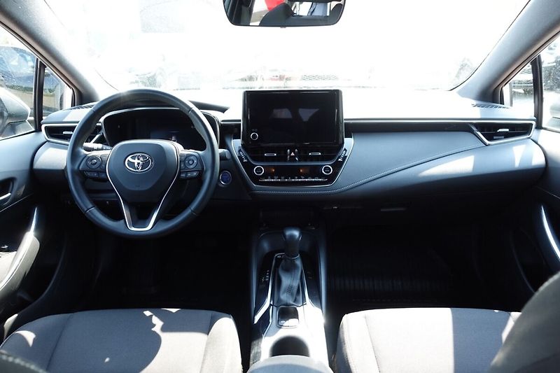 Toyota Corolla 2,0HSD 112kW Comfort Tech - fotka 16 z 31