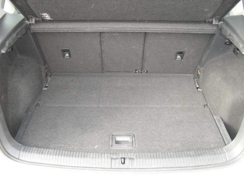 Volkswagen Golf Sportsvan 1,6 TDI ALU ESP PDC REZERVACE! - fotka 16 z 35