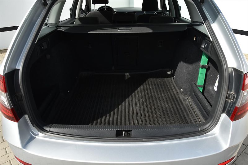Škoda Octavia 1.6 TDI 85kW DSG LED NAVI ČR - fotka 12 z 24