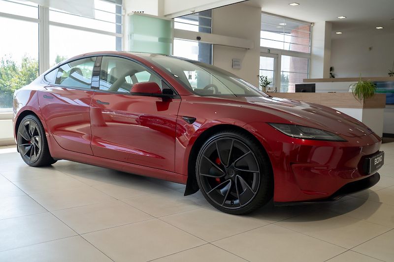 Tesla Model 3 (2024) PERFORMANCE HIGHLAND — DUAL  - fotka 2 z 24