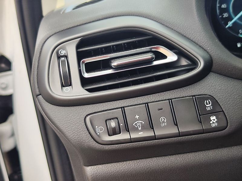 Hyundai i30 1.5 T-GDI/103kW Style - fotka 31 z 34