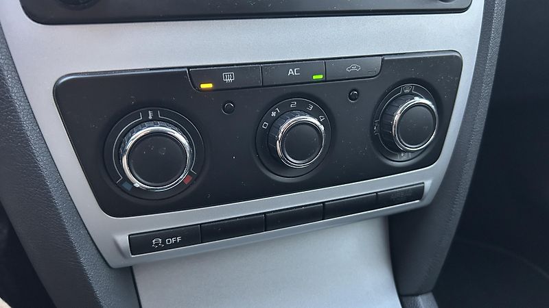 Škoda Octavia (2012) 1.6 TDI 100% servis - fotka 17 z 18