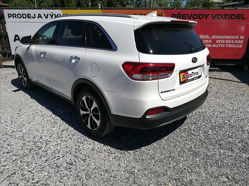 Kia Sorento 2,2 CRDi AWD ECOdynamics - fotka 4 z 27