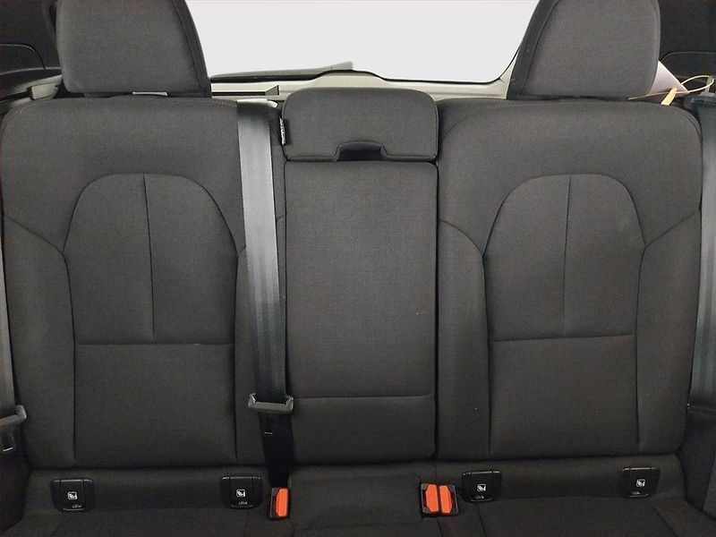 Volvo XC40 (2024) T2 - fotka 10 z 21