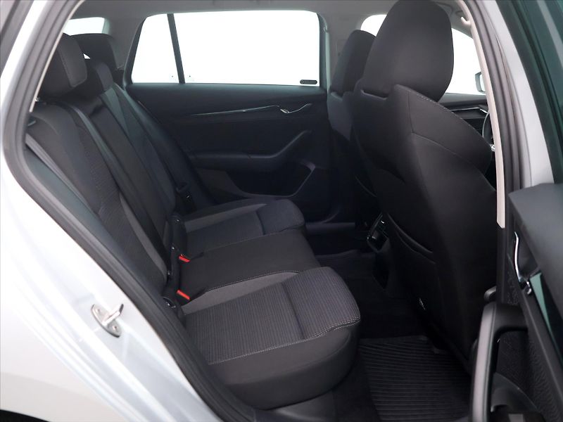 Škoda Octavia 2,0 TDI 85kW CZ 1.Maj LED DPH - fotka 12 z 31