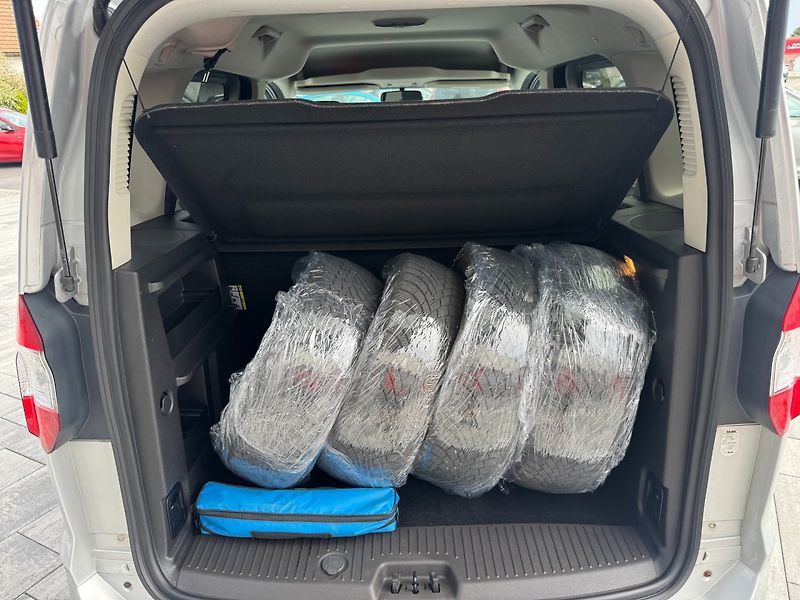 Ford Tourneo Courier (2019) 1.0 EcoBoost 73kW - fotka 20 z 29