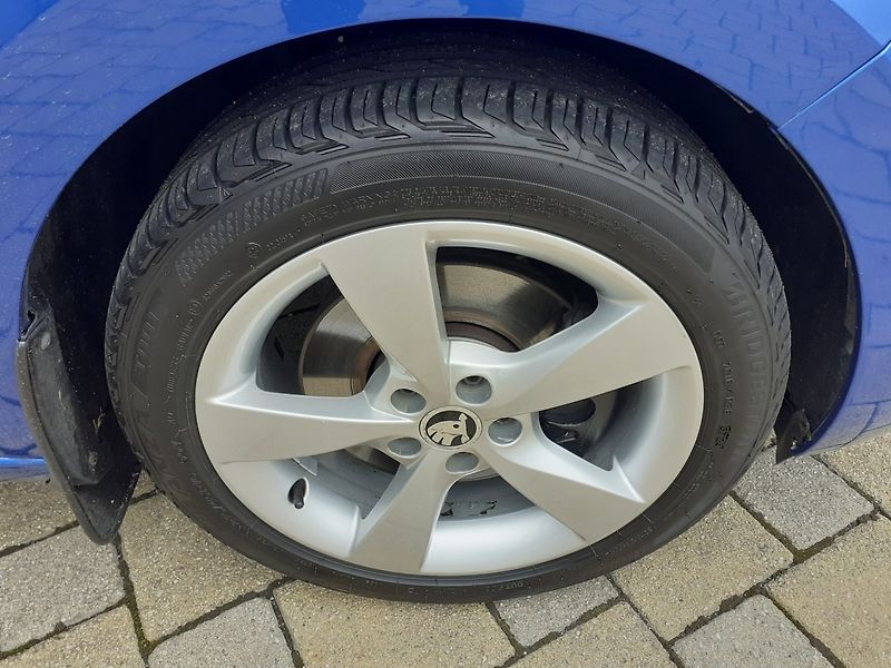Škoda Rapid (2013) 1.2 TSi ELEGANCE - fotka 23 z 39