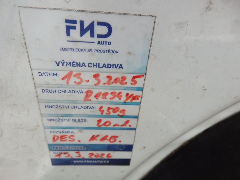 Toyota Corolla 1.8i HYBRID + LPG - fotka 29 z 35