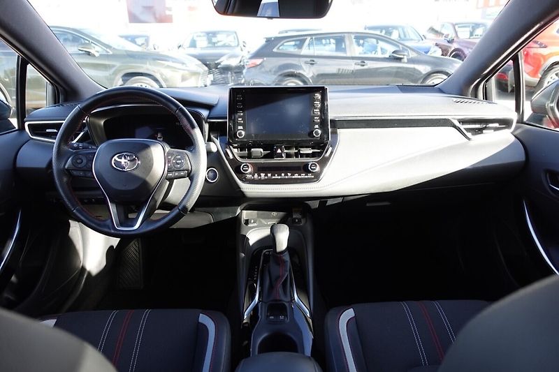 Toyota Corolla 1,8 HEV GR Spot Dynamic - fotka 16 z 31