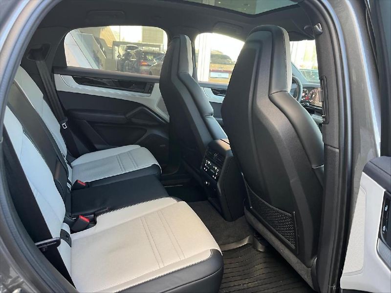 Porsche Cayenne 4,0   V8 S Coupe - fotka 10 z 17