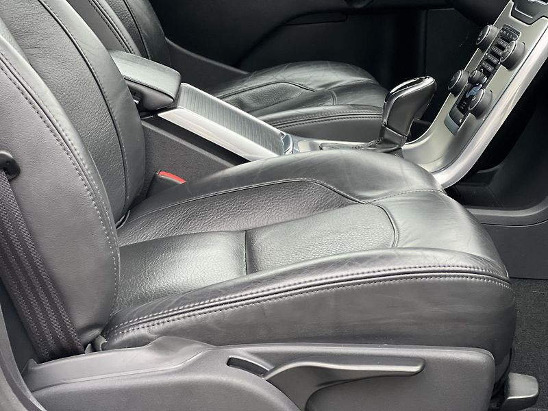 Volvo V70 2.0D D4 AUTOMAT KŮŽE KLIMA - fotka 32 z 41