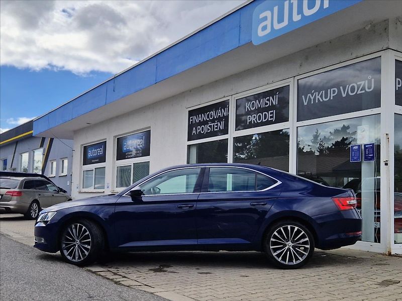 Škoda Superb 2,0 TDI 4x4 WEBASTO KAMERA TAŽ - fotka 2 z 41