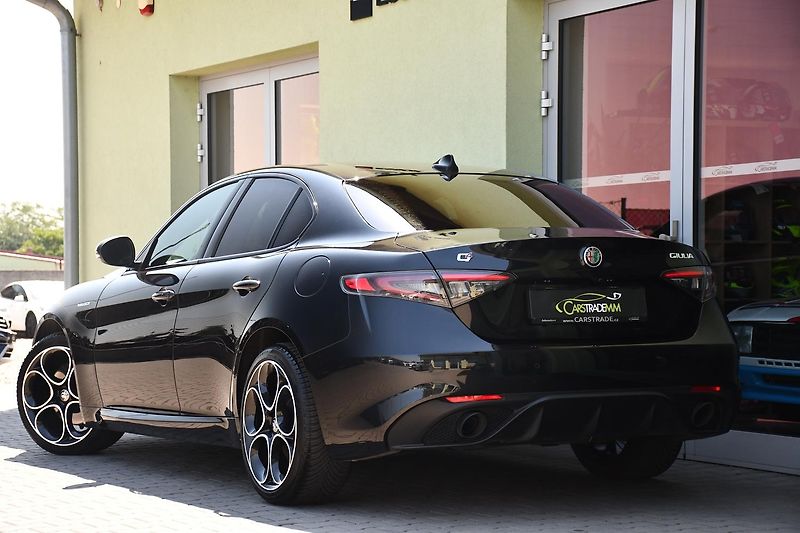 Alfa Romeo Giulia 2,0 VELOCE 16V 206kW AT8-Q4 - fotka 3 z 54