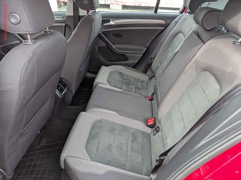 Volkswagen Golf (2018) 1.4 TSi, ČR, AC, tempo, park - fotka 10 z 14