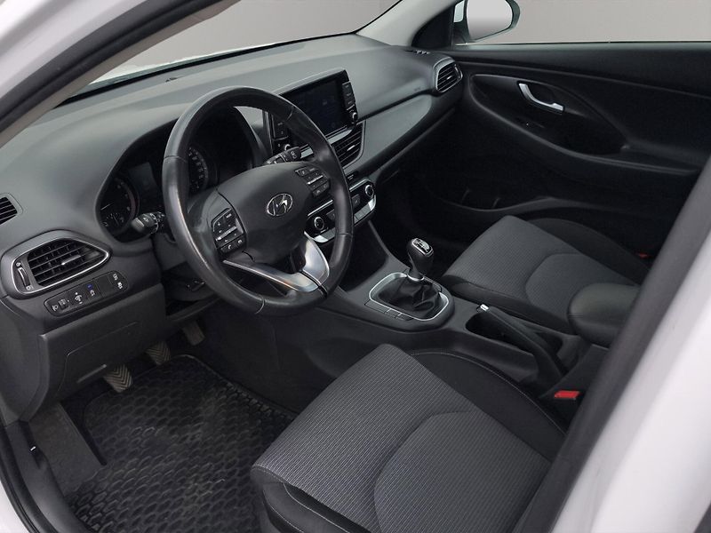 Hyundai i30 (2022) COMFORT 1.5i 81kW, ČR, 1. Maj. - fotka 22 z 24