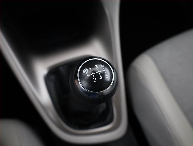 Toyota Yaris (2023) Executive 1.5 VVT-i, ČR,1.maj - fotka 11 z 17