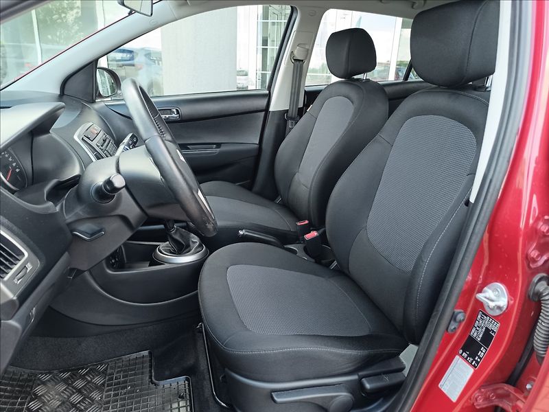 Hyundai i20 1,2 CVVT Family Space - fotka 15 z 17