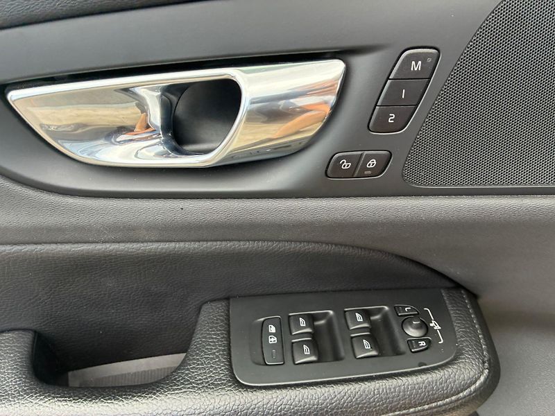 Volvo V60 (2020) 2.0D,140KW,BLIS,ACC,MATRIX,DPH - fotka 24 z 26