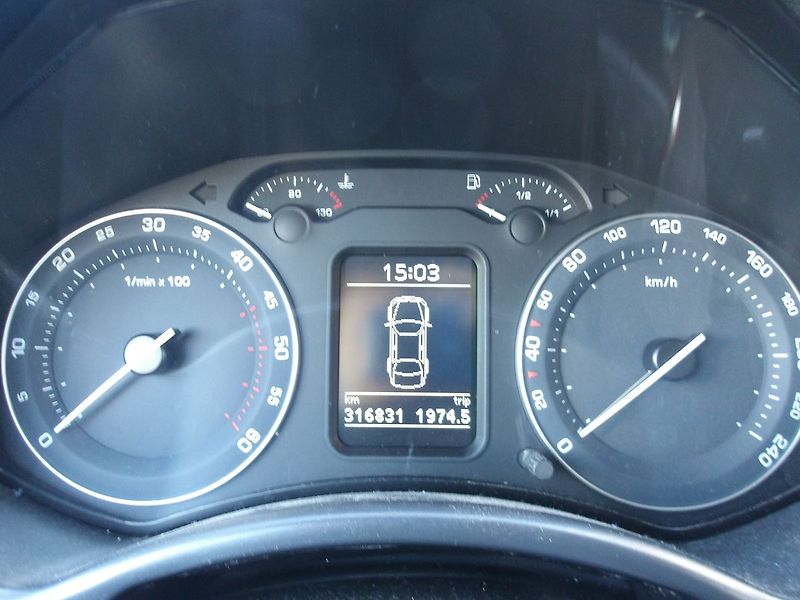 Škoda Octavia 2,0TDi DSG !!! ČR 2.MAJITEL ! - fotka 25 z 43