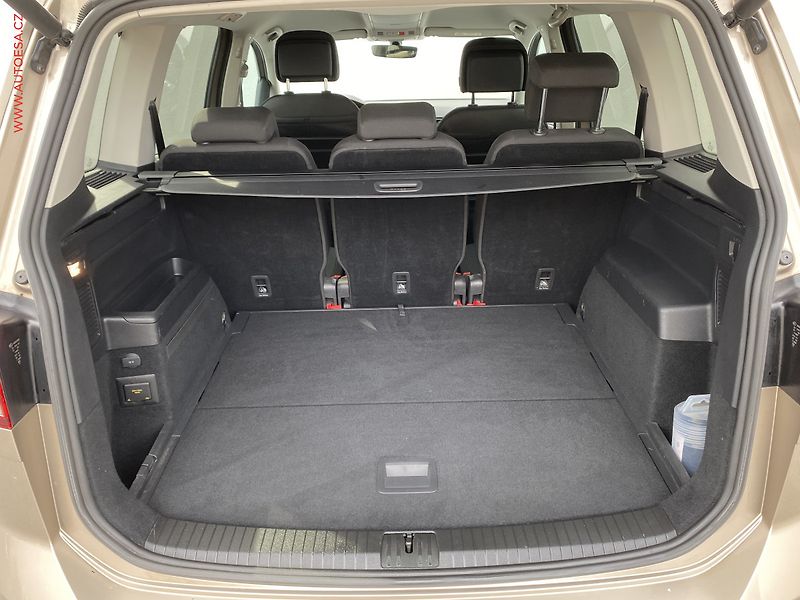 Volkswagen Touran (2020) 2.0TDi, 2.maj,ČR, DSG, navi - fotka 7 z 19