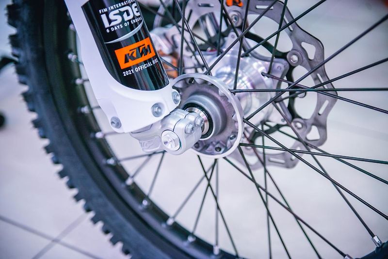 KTM 300 EXC SIX DAYS Nová 0MTH - fotka 19 z 36