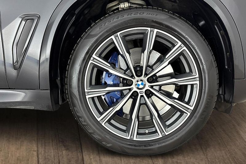 BMW X5 xDrive30d - fotka 5 z 19