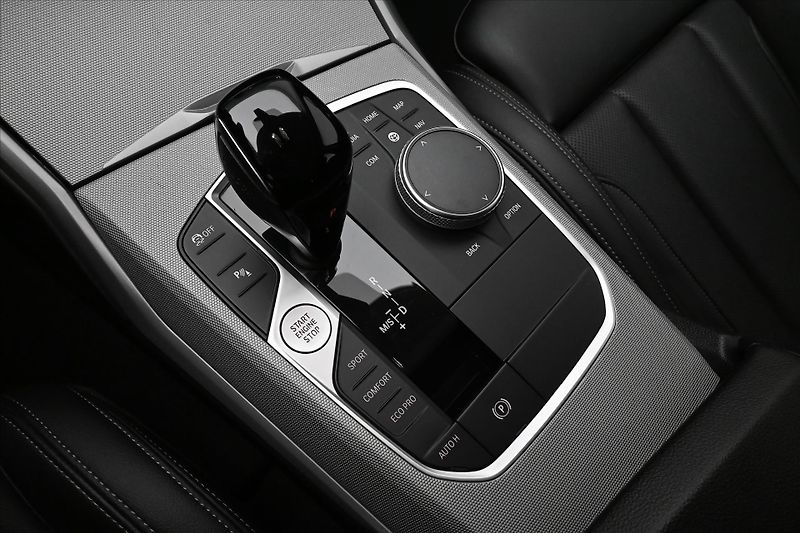BMW Řada 3 2,0 320d 140 kW Steptronic Zár - fotka 23 z 32