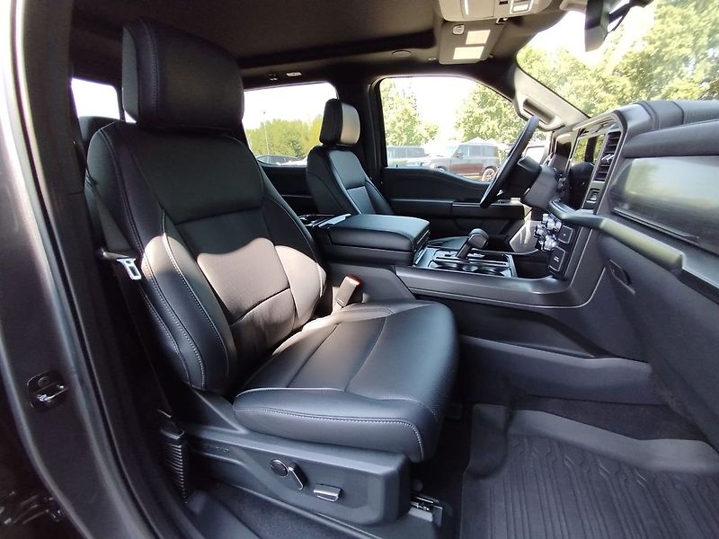 Ford F-150 (2025) Lariat 5,0 298 kW - fotka 18 z 22
