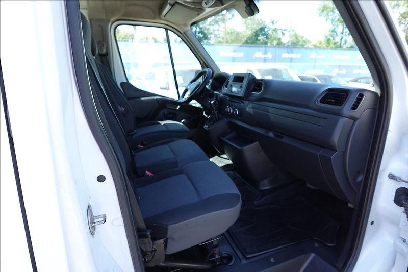 Renault Master 2,3 DCI  L2H2 7MÍST KLIMA - fotka 17 z 36
