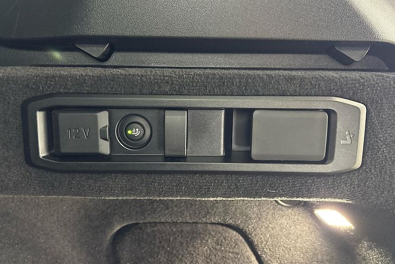 BMW Řada 5 řady 5 | 520d xDrive - fotka 11 z 16