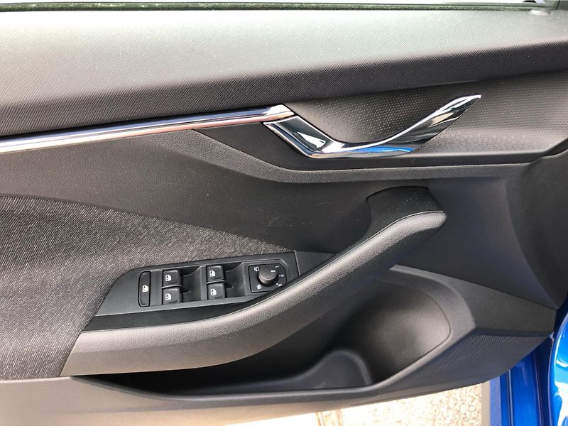 Škoda Kamiq 1.0 TSi DSG 7st. TOP SELECTION - fotka 15 z 28