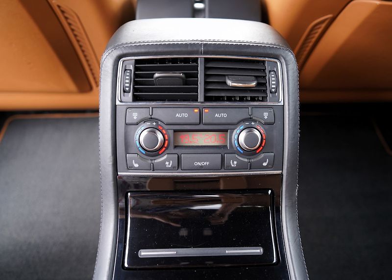 Audi A8 4.2 TDI Long,4x4 Exclusive - fotka 38 z 50