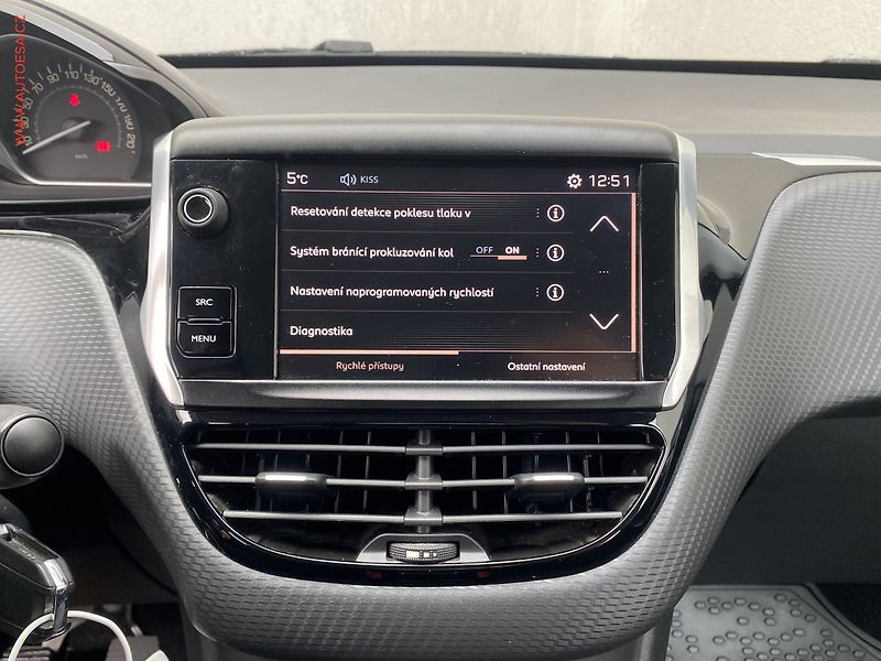 Peugeot 2008 (2018) 1.2 PT, ČR, Active, +kola - fotka 15 z 16