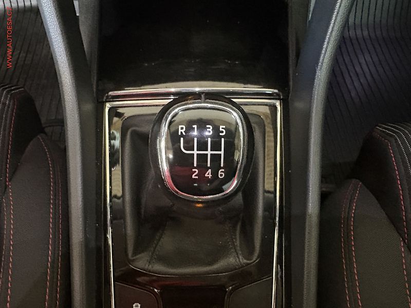 Škoda Karoq (2018) 1.5 TSi, ČR, Style, LED - fotka 18 z 19
