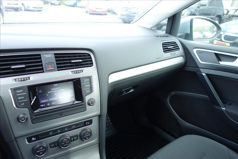 Volkswagen Golf 1,4 TSi,ČR,1 MAJ.,COMFORTLINE. - fotka 29 z 32