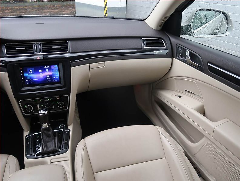 Škoda Superb (2014) Laurin&Klement 3.6 FSI V6 - fotka 8 z 23