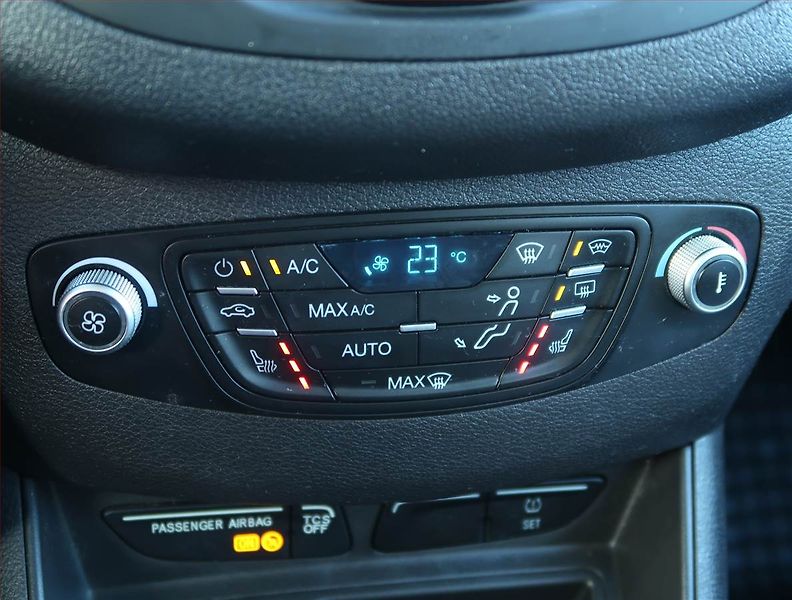 Ford Tourneo Courier (2019) Trend 1.0 EcoBoost, 5Míst, ČR - fotka 15 z 16
