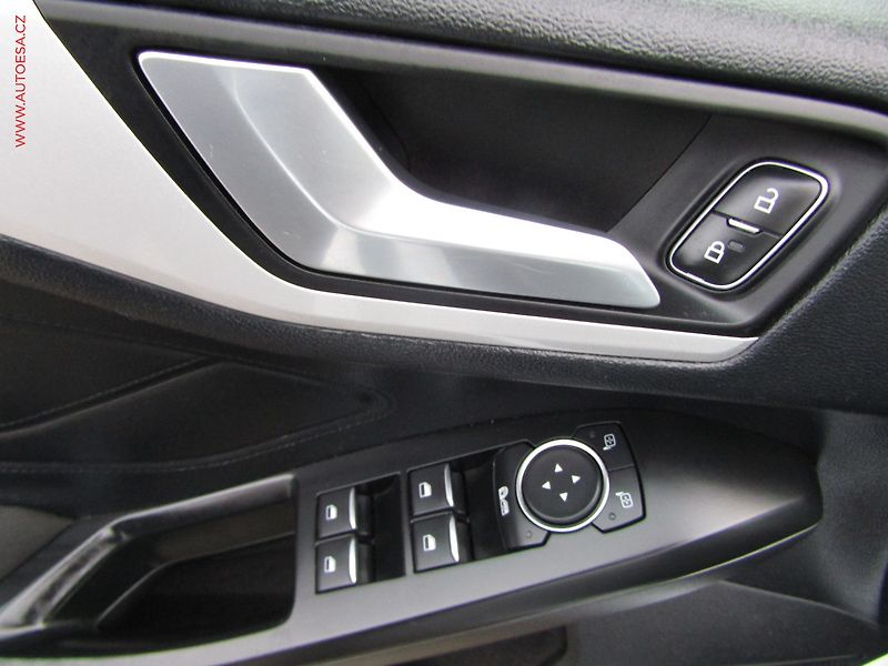 Ford Focus (2020) 1.5 TDCi, ČR, AC, park.čidla - fotka 11 z 21