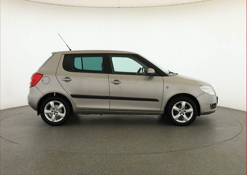 Škoda Fabia (2008) Sportline 1.2 12V, ČR,1.maj - fotka 6 z 15