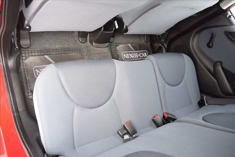 Honda Jazz 1,3 i 57KW NOVÁ STK BEZ KOROZE - fotka 19 z 45