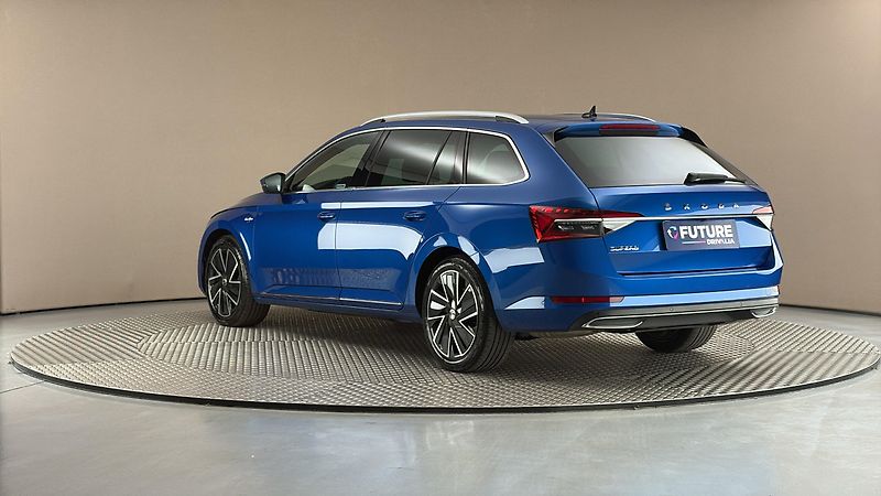 Škoda Superb 2.0 TDI DSG L&K Combi - fotka 2 z 36