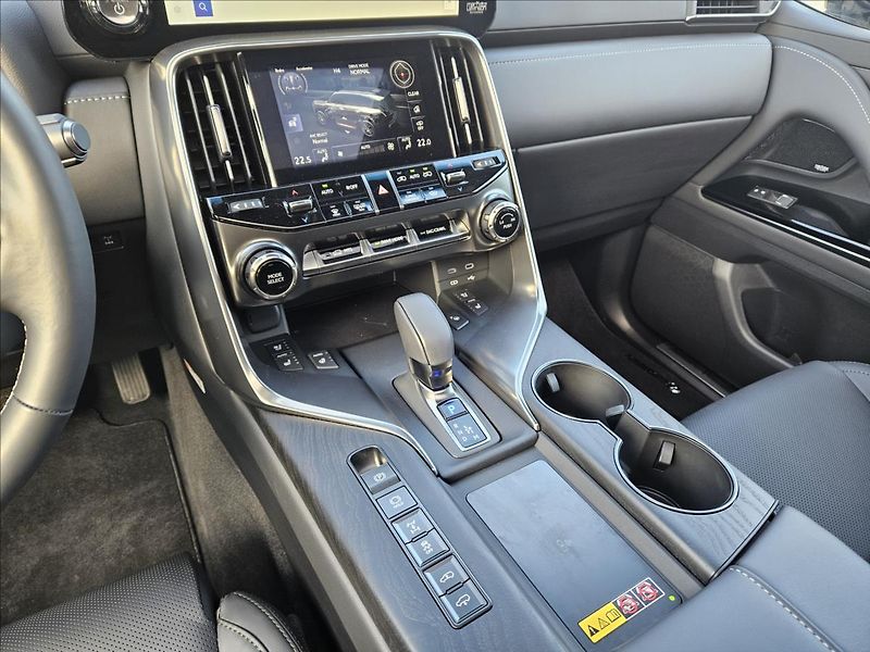 Lexus LX 700h (2025) 3,4 Overtrail+  HEV - fotka 16 z 22