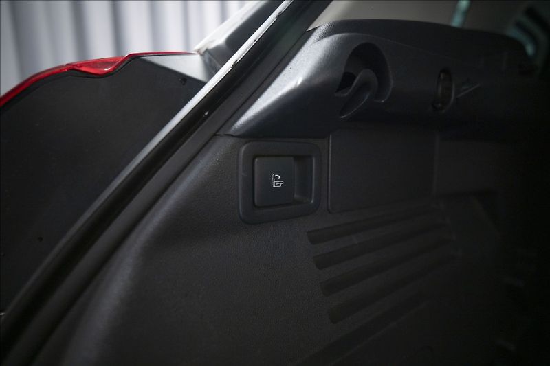 Peugeot 3008 2,0 HDI NAVIGACE TAŽNÉ - fotka 22 z 36