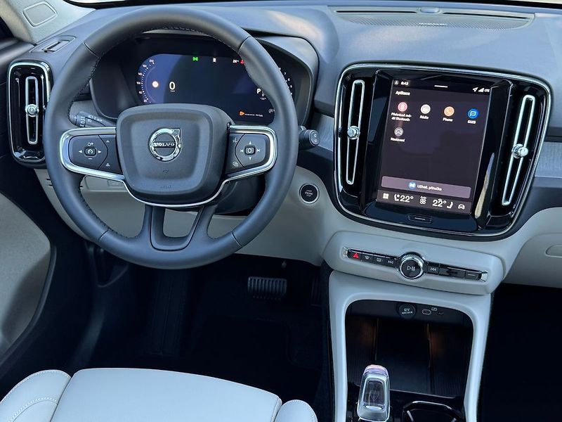 Volvo XC40 (2026) ULTRA B4, 360°, PANORAMA - fotka 21 z 23