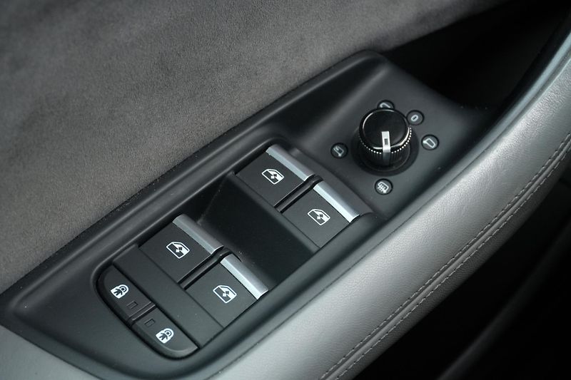 Audi SQ8 4.0 TFSI, ČR, Tažné, Matrix - fotka 33 z 44