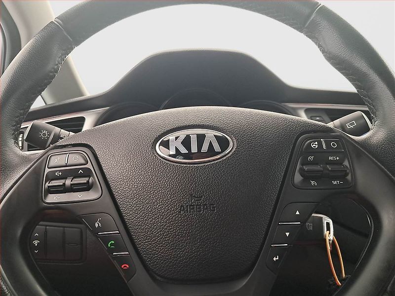 Kia Ceed (2017) 1.6 GDI, Serv.kniha, Tempomat - fotka 16 z 18